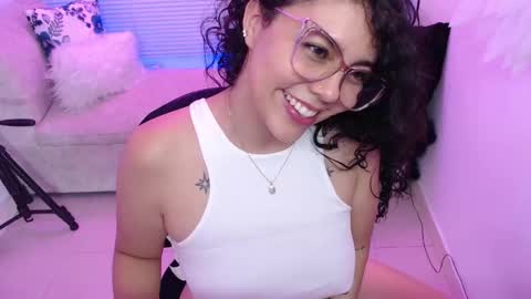 Maily online show from October 1, 2025, 8:37 pm