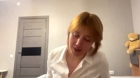 Snapshot of maisawin chatting on June 25, 2026, 2:33 am Evie online show from June 25, 2026, 2:33 am