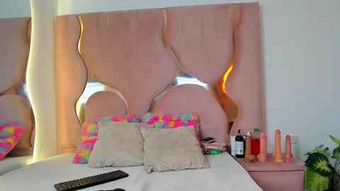 Snapshot of maiteht chatting on March 10, 2025, 1:32 pm maite online show from March 10, 2025, 1:32 pm