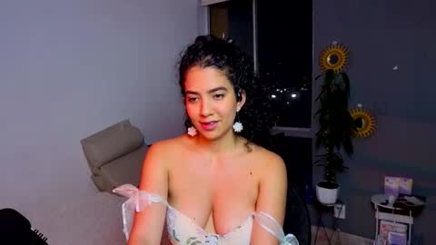 Snapshot of maithe_perroni chatting on February 6, 2026, 12:26 am Lauu online show from February 6, 2026, 12:26 am