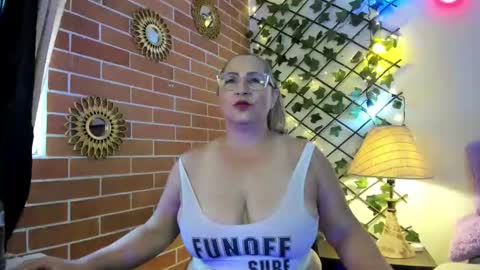 maja_hills online show from November 26, 2025, 9:49 pm