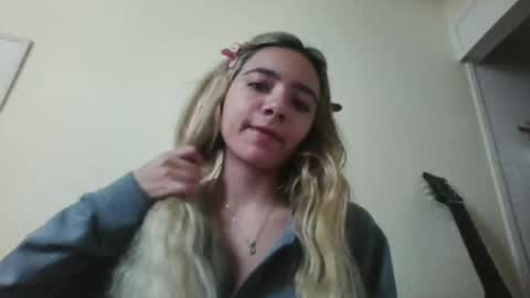 majo_gomezz online show from November 6, 2025, 5:47 pm