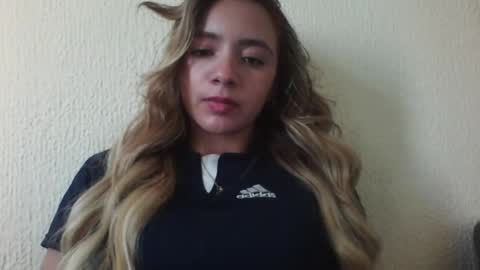 majo_gomezz online show from February 9, 2026, 9:52 pm