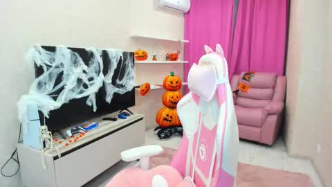 Chloe online show from October 24, 2025, 3:25 am