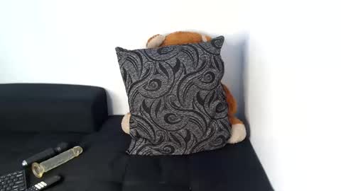 Snapshot of make_me_creamyyy chatting on November 1, 2025, 9:17 pm olivia online show from November 1, 2025, 9:17 pm