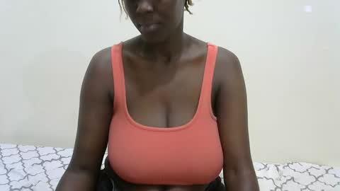 malaika_musa online show from November 11, 2025, 5:35 pm