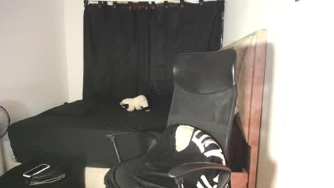 male_ref online show from April 4, 2026, 3:27 am