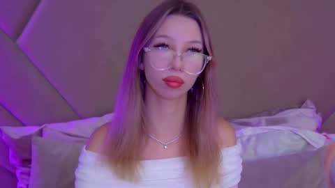 Malialandre online show from October 1, 2025, 4:13 pm