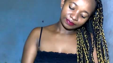 malinah01 online show from January 18, 2025, 7:04 pm