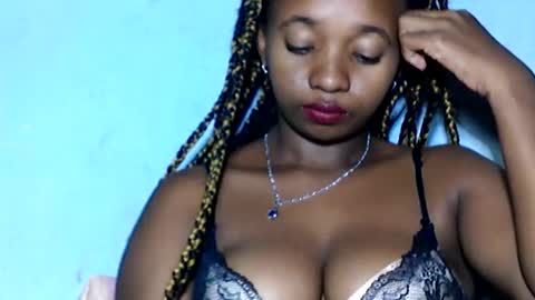 malinah01 online show from January 25, 2025, 2:37 am