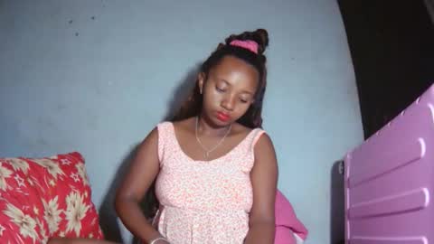 malinah01 online show from October 1, 2025, 3:01 am