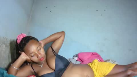 malinah01 online show from October 9, 2025, 4:27 pm