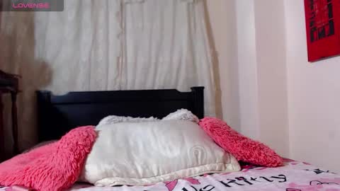 Malory  online show from December 17, 2025, 4:18 am