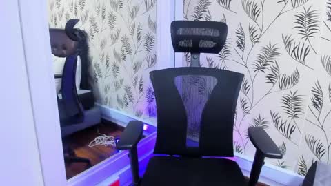 Milu online show from May 19, 2026, 3:46 am