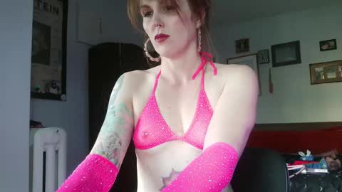 mamafoxxx911 online show from October 3, 2025, 9:45 pm