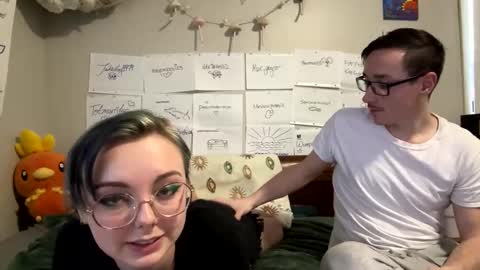 Snapshot of mamiclouds chatting on March 9, 2025, 12:10 am MamiCloudz online show from March 9, 2025, 12:10 am