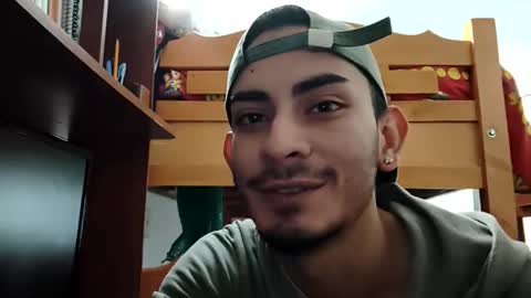 Snapshot of mamm7772024 chatting on December 17, 2025, 9:32 pm Mickey online show from December 17, 2025, 9:32 pm