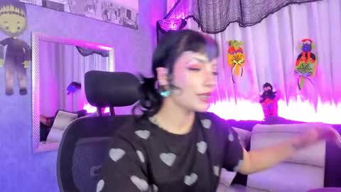 Snapshot of mamushka_ chatting on October 27, 2025, 2:43 pm   online show from October 27, 2025, 2:43 pm