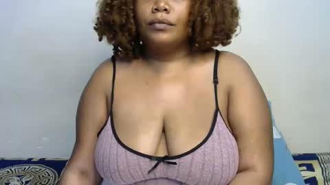 mamuuu_ online show from December 15, 2025, 8:40 am