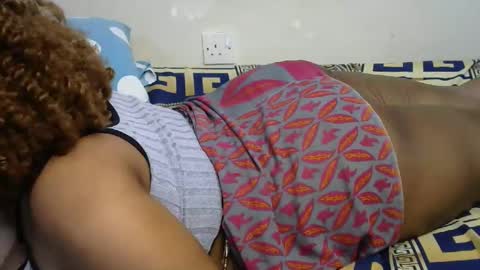 mamuuu_ online show from December 17, 2025, 9:04 am