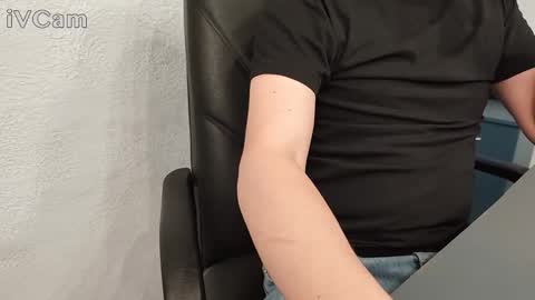 Snapshot of man_liketostroke chatting on June 7, 2026, 11:36 am Al online show from June 7, 2026, 11:36 am