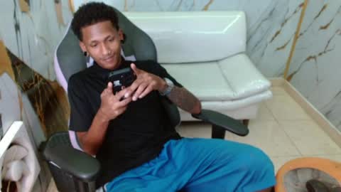 Snapshot of man_sant11 chatting on April 2, 2026, 4:04 pm man_sant11 online show from April 2, 2026, 4:04 pm