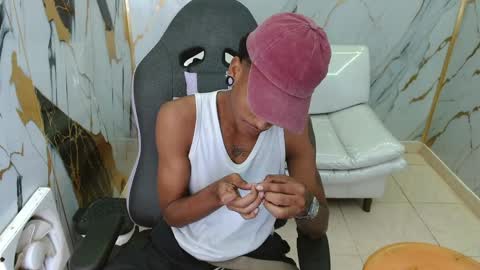 Snapshot of man_sant11 chatting on April 6, 2026, 5:47 pm man_sant11 online show from April 6, 2026, 5:47 pm