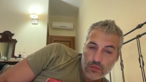 Snapshot of manager82 chatting on September 22, 2025, 9:22 am manager82 online show from September 22, 2025, 9:22 am