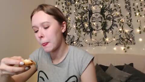 Mandy online show from November 14, 2025, 3:22 pm