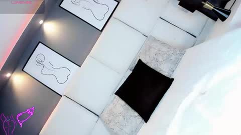 manellyksparklee online show from May 19, 2026, 1:17 pm