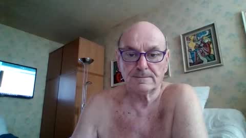 manes5858 online show from April 25, 2026, 2:14 pm