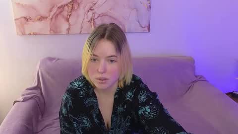 manic_pixie_ online show from February 4, 2025, 11:05 am