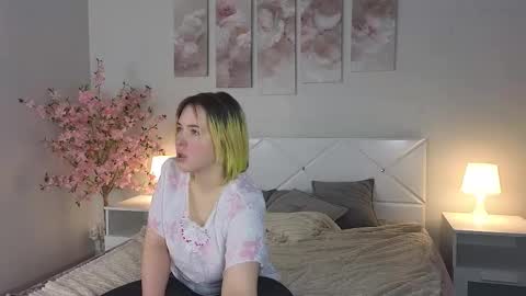 manic_pixie_ online show from February 5, 2025, 11:02 am