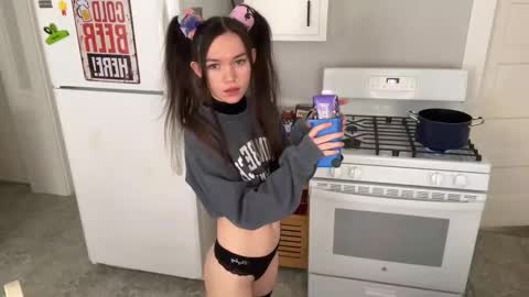 manicpixiedreamfrog online show from March 19, 2026, 5:39 pm