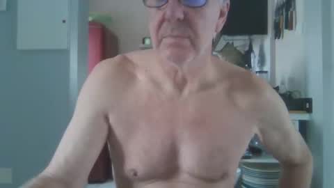 Snapshot of manngrossbite chatting on March 12, 2025, 9:12 am manngrossbite online show from March 12, 2025, 9:12 am