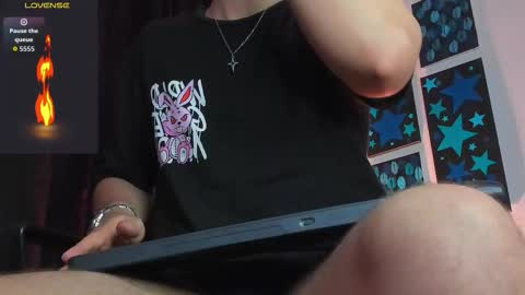  independent model online show from March 28, 2026, 11:15 pm