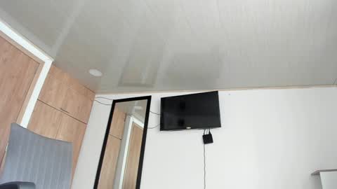 manucute 23  online show from January 30, 2025, 4:34 pm