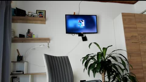 manucute 23  online show from April 5, 2026, 4:48 pm