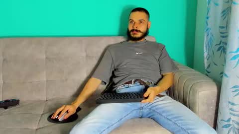 manuel_colt online show from October 18, 2025, 8:31 pm