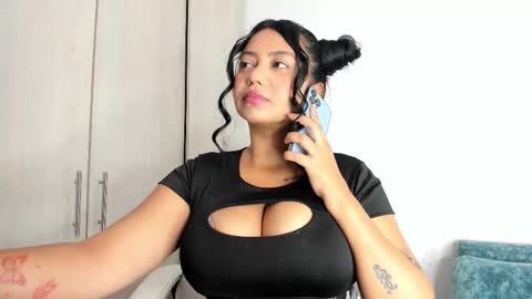 MANUELA online show from November 18, 2025, 2:21 pm