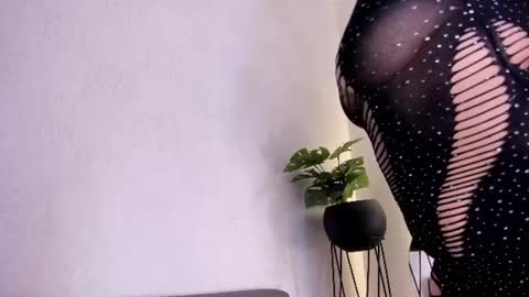 manuela_montes_ online show from June 12, 2026, 12:04 pm
