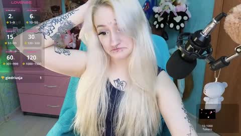 Manuela online show from December 12, 2024, 8:21 pm