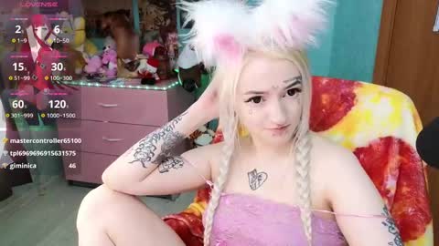 Manuela online show from February 4, 2025, 11:27 pm