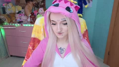 Manuela online show from November 24, 2025, 3:39 am