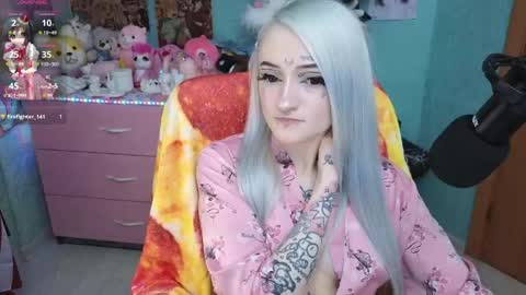 Manuela online show from April 13, 2026, 9:09 pm