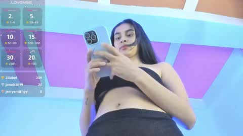 Manuela online show from May 18, 2026, 4:07 am