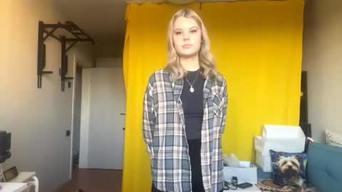 Snapshot of mapleduonola chatting on November 19, 2025, 10:48 am Lara online show from November 19, 2025, 10:48 am