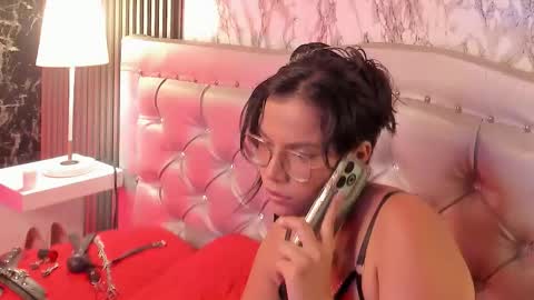 Mara  online show from November 16, 2025, 1:06 pm