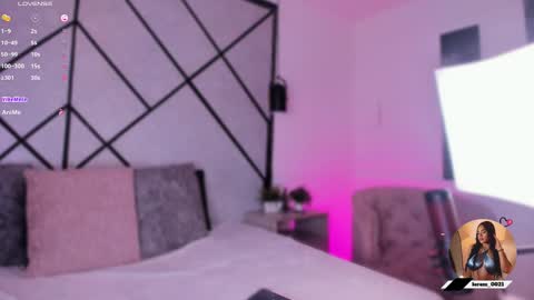 Snapshot of mara_martinez chatting on September 25, 2025, 5:22 am online show from September 25, 2025, 5:22 am
