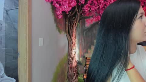 Mara Hanson online show from December 17, 2025, 12:00 pm